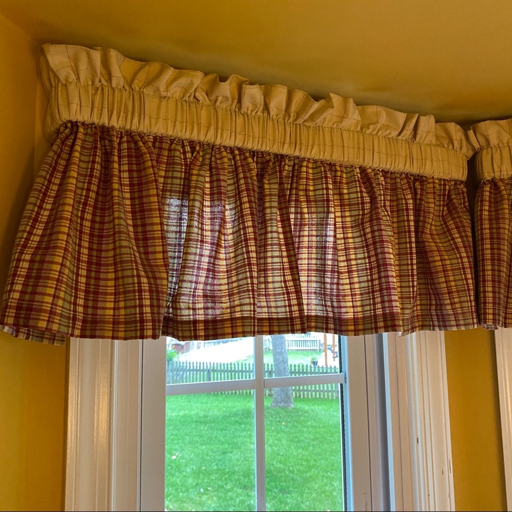 Top Ruffle Pocket Valance
